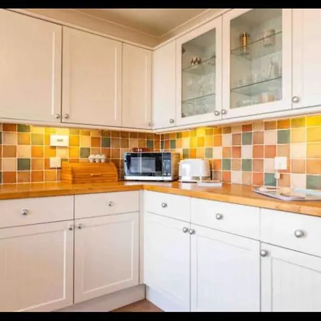 Fantastic Spacious House With Beautiful Panoramic Views Of The Bay Only A Few Minutes Walk From Beach Harbour And Restaurants This House Has 3 Bedrooms 3 Bathrooms And 2 Lovely Sitting Rooms Lyme Regis Exterior photo
