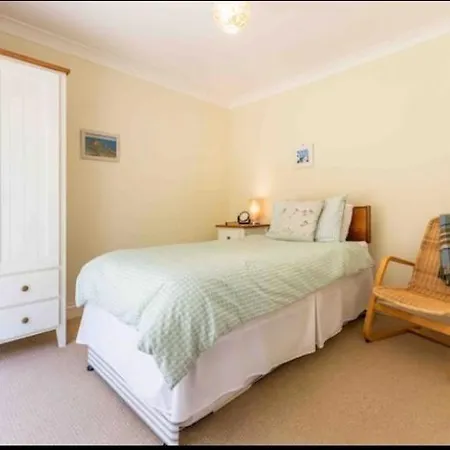 Fantastic Spacious House With Beautiful Panoramic Views Of The Bay Only A Few Minutes Walk From Beach Harbour And Restaurants This House Has 3 Bedrooms 3 Bathrooms And 2 Lovely Sitting Rooms Lyme Regis Exterior photo
