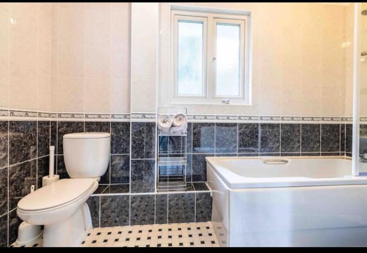 Casa vacanze Fantastic Spacious House With Beautiful Panoramic Views Of The Bay Only A Few Minutes Walk From Harbour And Restaurants House Has 3 Bedrooms 3 Bathrooms And 2 Lovely Sitting Lyme Regis