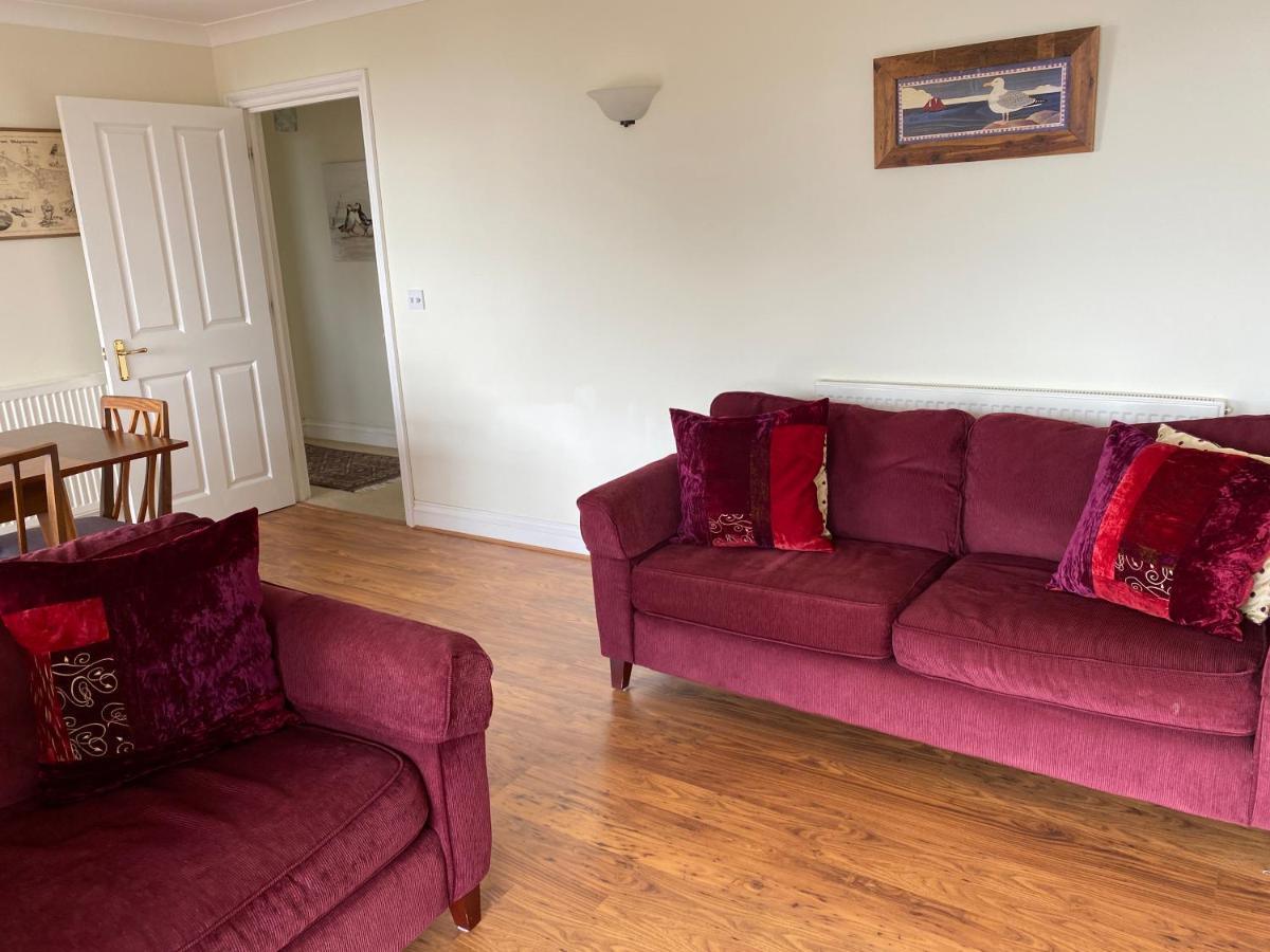 Fantastic Spacious House With Beautiful Panoramic Views Of The Bay Only A Few Minutes Walk From Harbour And Restaurants House Has 3 Bedrooms 3 Bathrooms And 2 Lovely Sitting * Lyme Regis