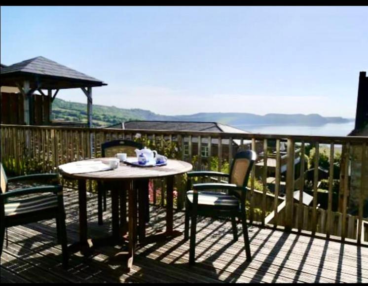 Fantastic Spacious House With Beautiful Panoramic Views Of The Bay Only A Few Minutes Walk From Harbour And Restaurants House Has 3 Bedrooms 3 Bathrooms And 2 Lovely Sitting Casa vacanze *